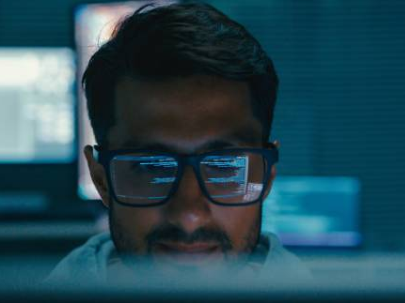 Analista da RUSH realizando um pentest de sistema